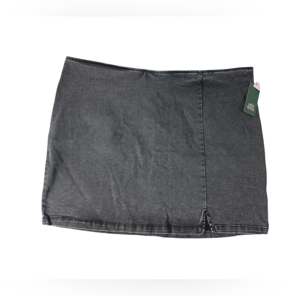 Wild Fable Women's 24 Plus Black Notch Front Seamed Denim Mid-Rise Mini Skirt